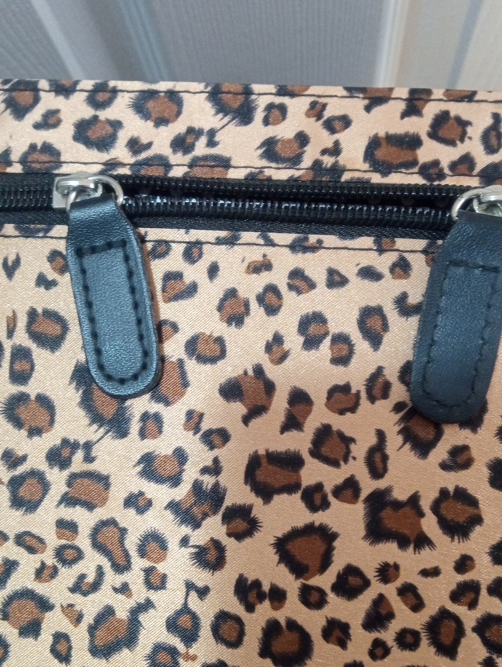 LEOPARD PRINT CABOODLE - Picture 5 of 13